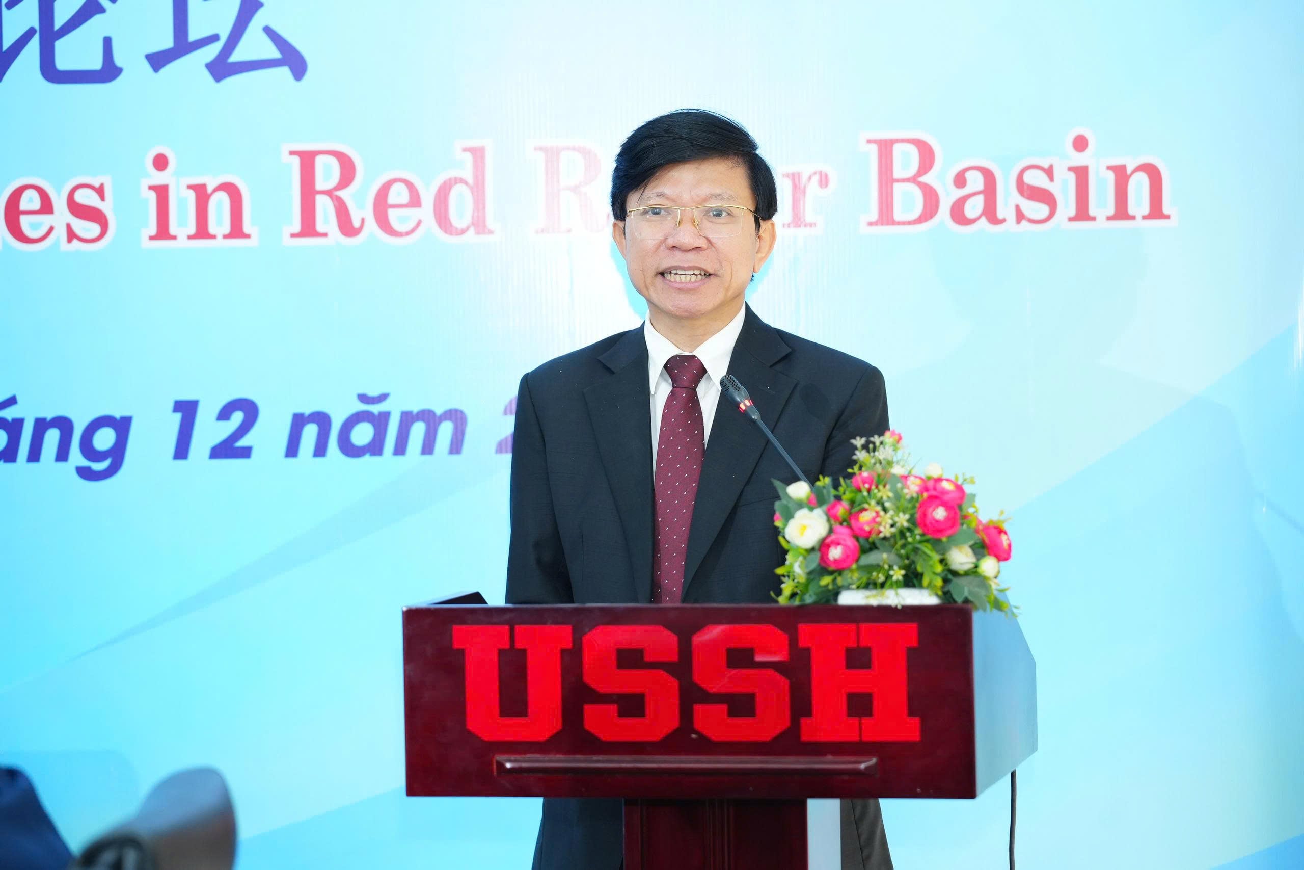 Det sjätte forumet för rektorer vid universitet i Röda flodbassängen-2.jpg