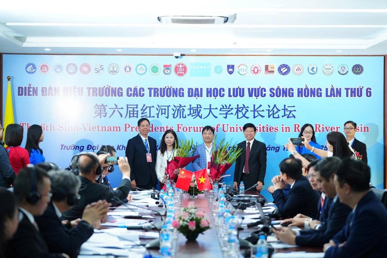 Det sjätte forumet för rektorer vid universitet i Röda flodbassängen-3.jpg