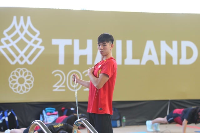 Bể bơi SEA Games chật chội trong ngày đầu kình ngư Việt Nam tập luyện, vì sao?- Ảnh 2.