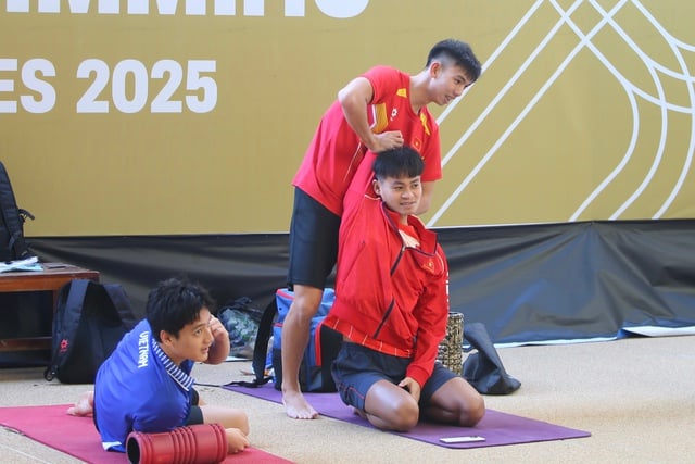 Bể bơi SEA Games chật chội trong ngày đầu kình ngư Việt Nam tập luyện, vì sao?- Ảnh 12.