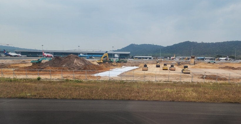 Investor dan kontraktor mempercepat pembangunan proyek perluasan Bandara Internasional Phu Quoc. (Foto: Viet Hung/Vietnam+)