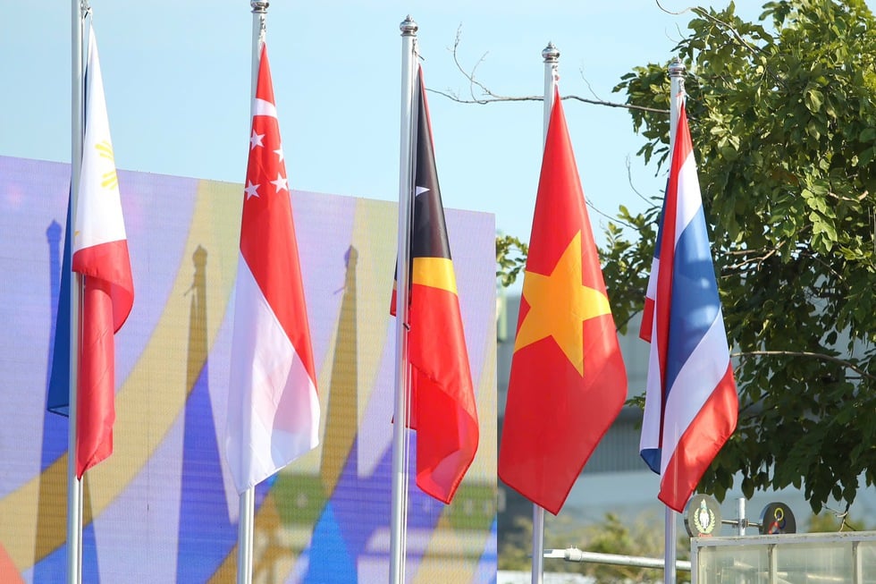 Xúc động hình ảnh Quốc kỳ Việt Nam trong lễ thượng cờ tại SEA Games 33- Ảnh 3.