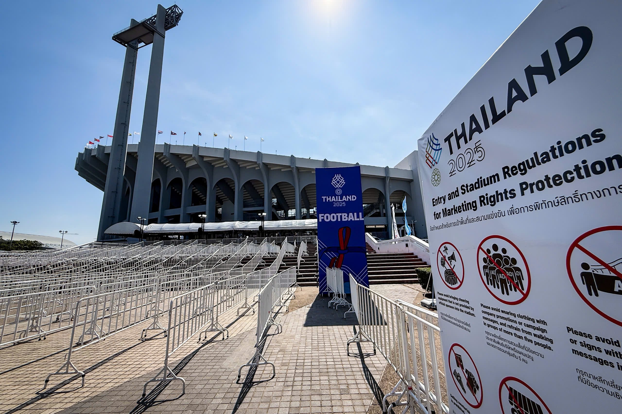 Trước khai mạc SEA Games 33: Đặc nhiệm rà phá bom mìn xuất hiện tại sân Rajamangala- Ảnh 9.