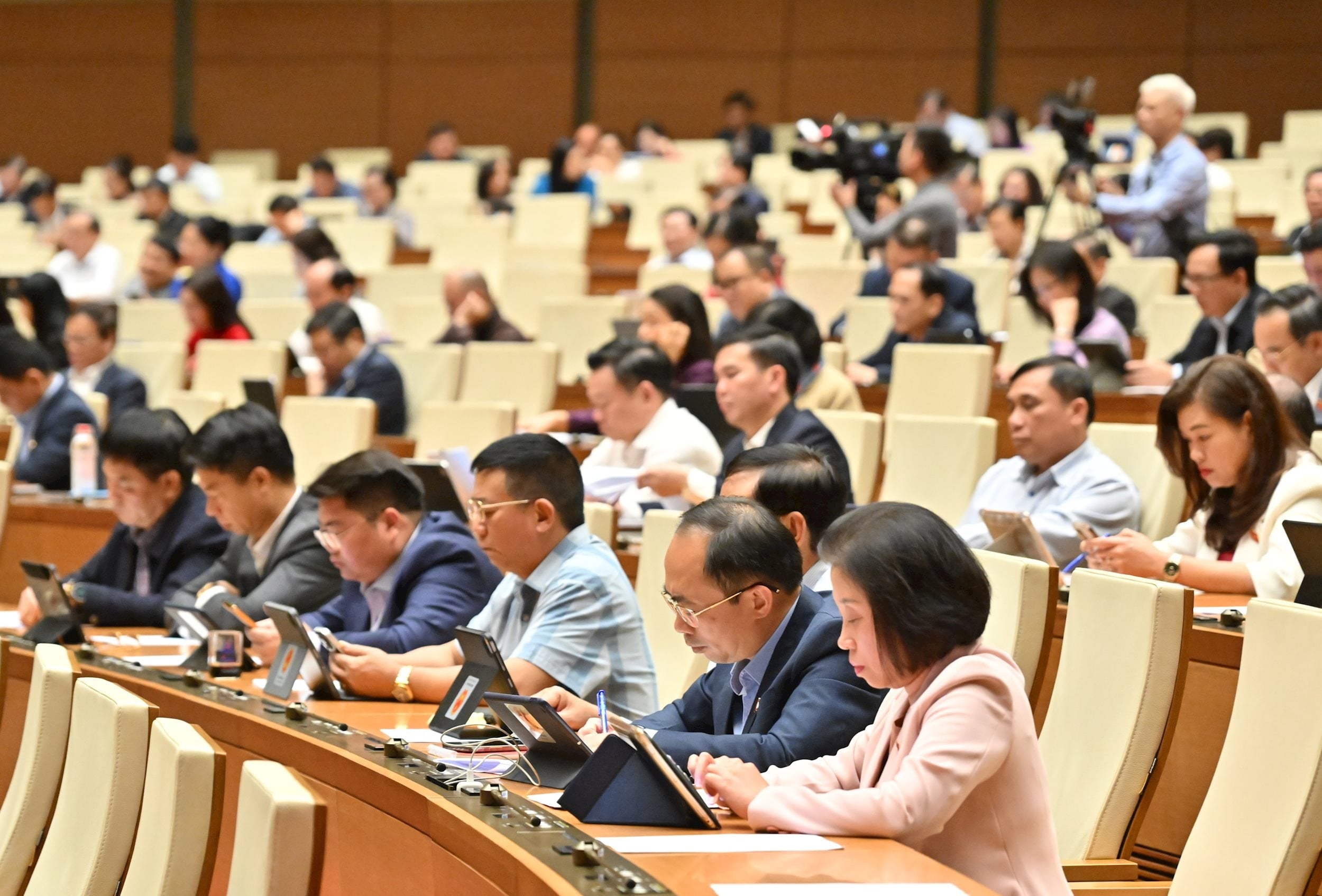 Delegați la întâlnireVQK_2628