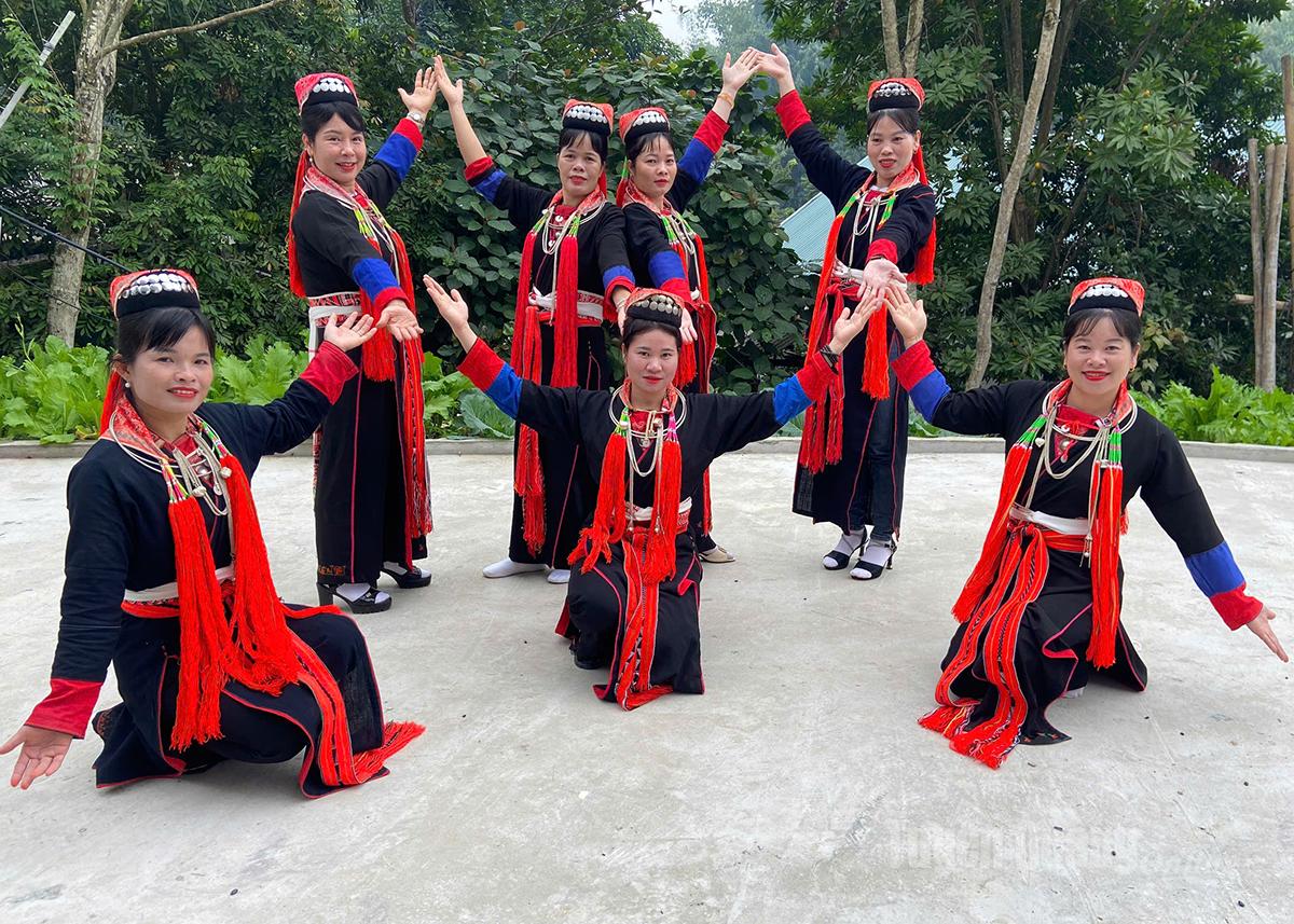 En dansövning för klubbens medlemmar.