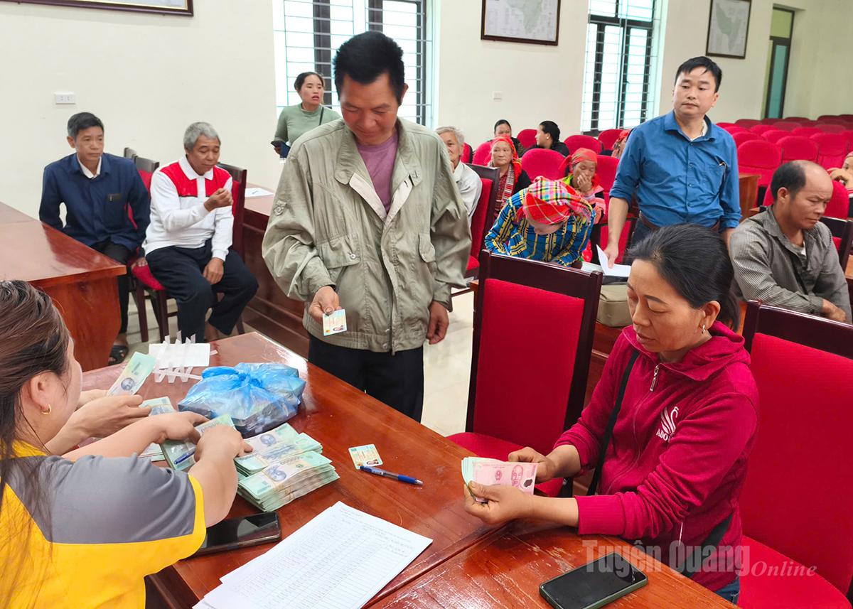 Pagamento por serviços ambientais florestais prestados aos moradores da vila de Phin Ho, comuna de Tan Quang.