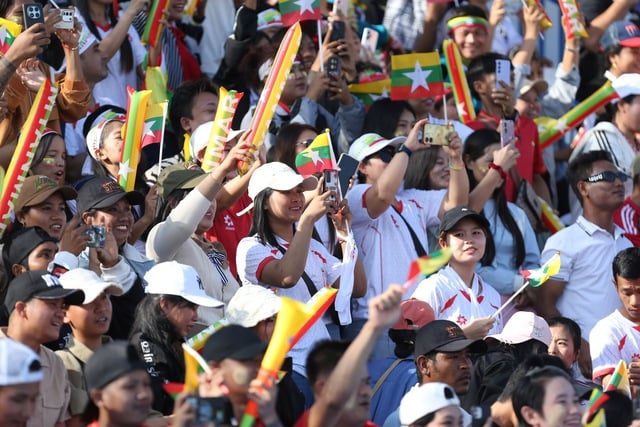 Cuồng nhiệt cổ động viên Myanmar, 'nóng rực' bầu không khí bóng đá nữ SEA Games- Ảnh 6.