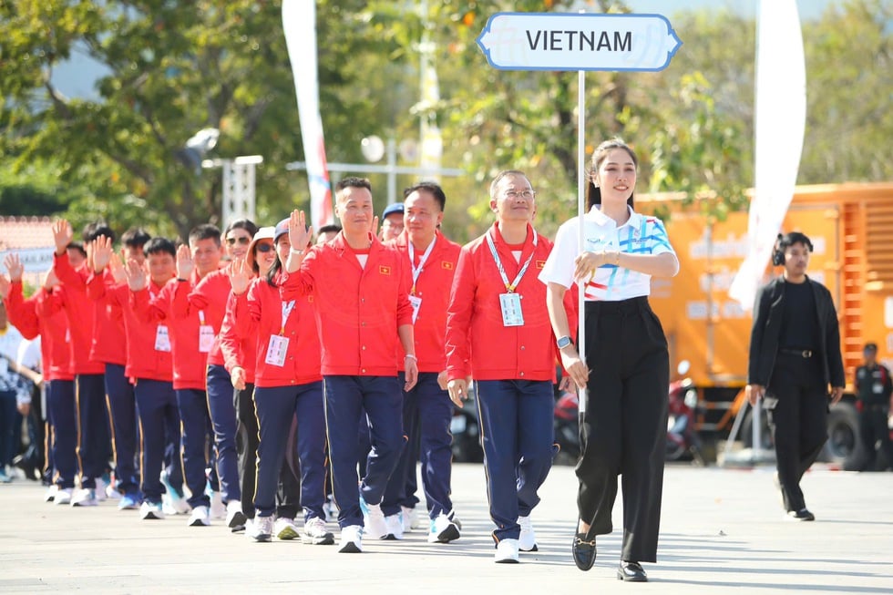 Xúc động hình ảnh Quốc kỳ Việt Nam trong lễ thượng cờ tại SEA Games 33- Ảnh 4.