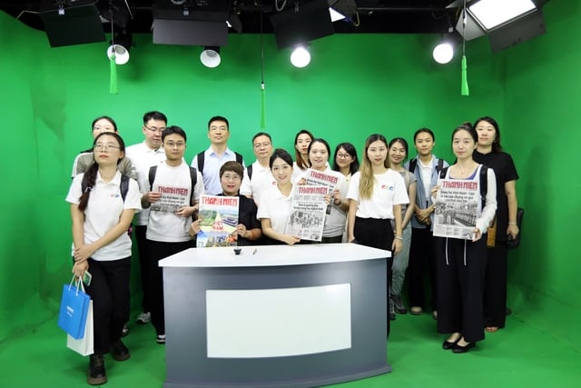 Báo Thanh Niên tổ chức tọa đàm về đào tạo truyền thông trong kỷ nguyên mới - Ảnh 1.