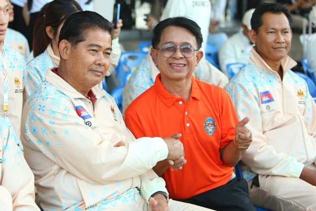 Tuyệt vời tình cảm thân thiện VĐV Thái Lan và Campuchia giữa chiến sự căng thẳng: Thể thao là thế!- Ảnh 5.