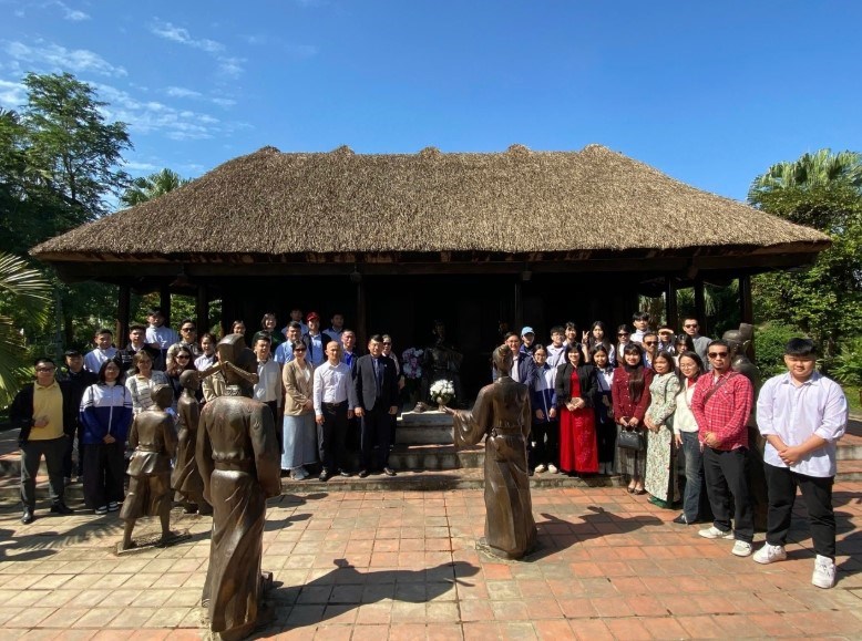 Reise zu Ehren von Trang Trinh – Foto 2