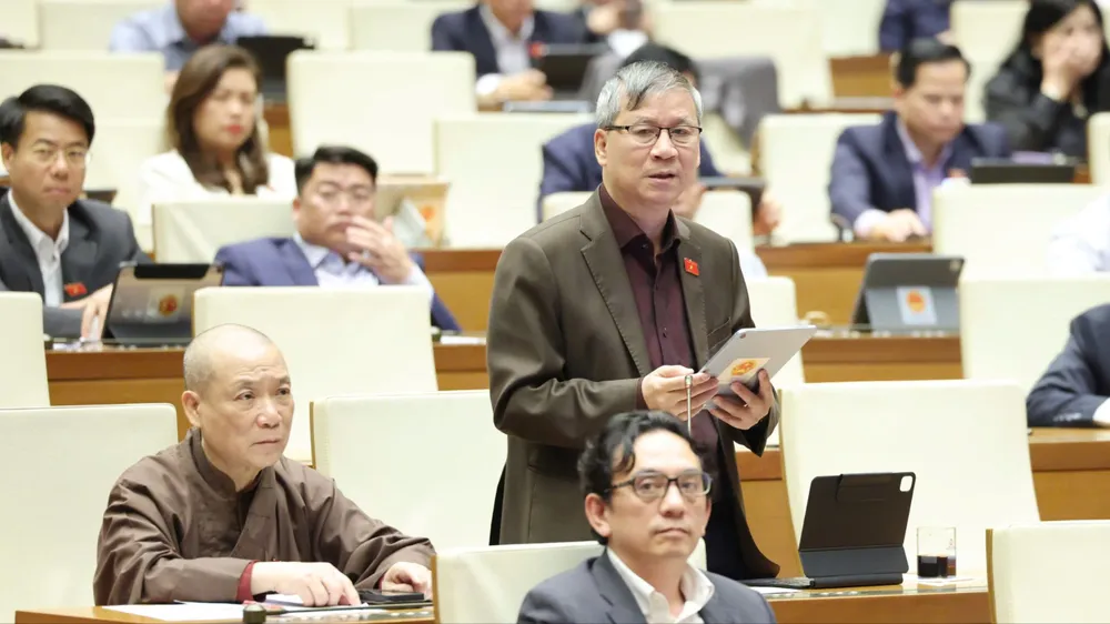 ผู้แทน Nguyen Anh Tri (ฮานอย)