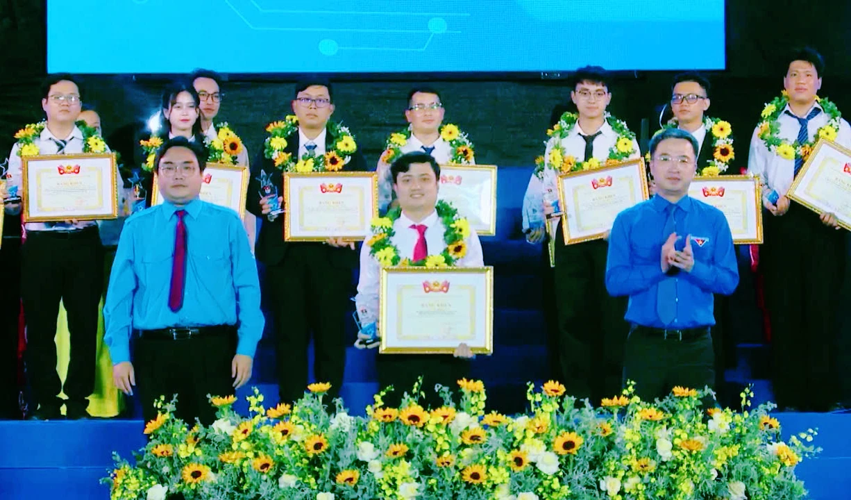 ナムハイランコミューンの青年連合副書記、レ・ゴック・トリ氏が2025年クリエイティブユース賞を受賞した - 写真：T.L