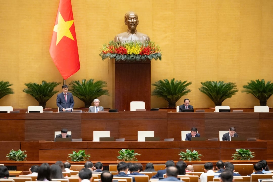 জাতীয় পরিষদের ভাইস চেয়ারম্যান ভু হং থানহ সভার সভাপতিত্ব করেন। ছবি: quochoi.vn