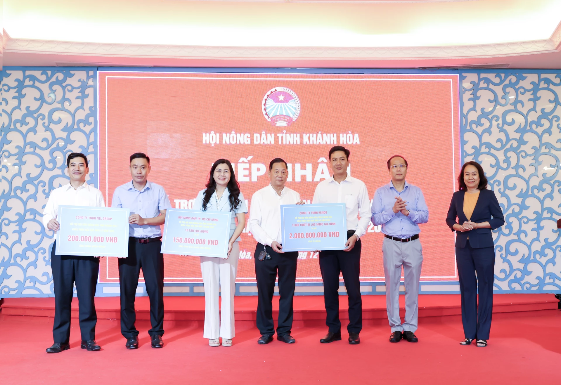 تلقى الرفيق نجوين خاك ها واللجنة الدائمة لجمعية المزارعين الإقليمية الدعم من الوحدات.