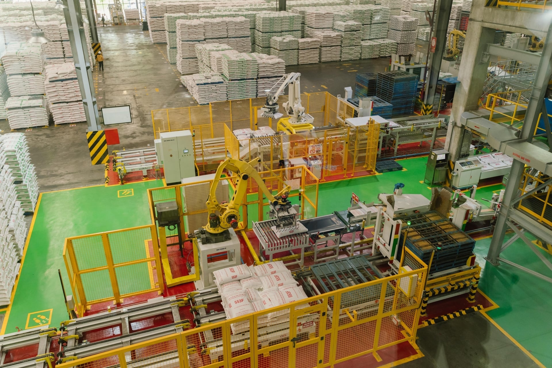 Doanh nghiệp liên tục đầu tư công nghệ mới, cải tiến thiết bị và tối ưu quy trình nhằm giảm tiêu hao năng lượng, nâng cao hiệu quả sản xuất. Ảnh: HT.