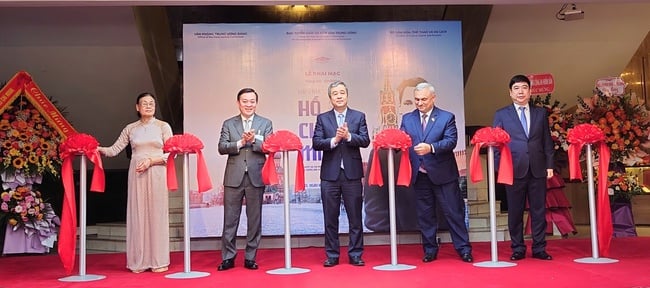 Khai mạc trưng bày chuyên đề "Dấu chân Hồ Chí Minh trên quê hương Cách mạng tháng Mười" - Ảnh 1.