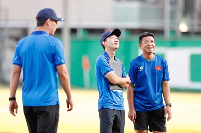 Trực thăng quần thảo buổi tập U.23 Việt Nam, ông Kim sẵn sàng 'đạn dược' cho trận đại chiến Malaysia- Ảnh 4.