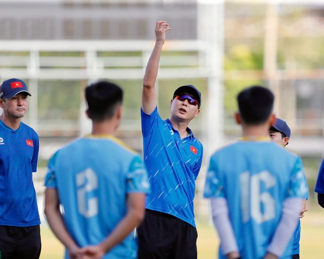 Trực thăng quần thảo buổi tập U.23 Việt Nam, ông Kim sẵn sàng 'đạn dược' cho trận đại chiến Malaysia- Ảnh 6.