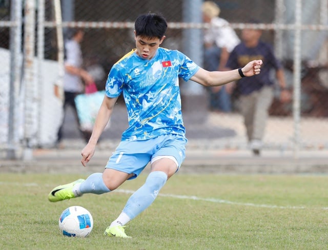 Trực thăng quần thảo buổi tập U.23 Việt Nam, ông Kim sẵn sàng 'đạn dược' cho trận đại chiến Malaysia- Ảnh 12.