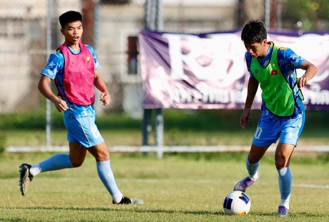 Trực thăng quần thảo buổi tập U.23 Việt Nam, ông Kim sẵn sàng 'đạn dược' cho trận đại chiến Malaysia- Ảnh 14.