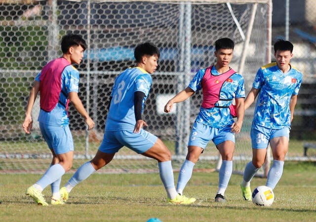 Trực thăng quần thảo buổi tập U.23 Việt Nam, ông Kim sẵn sàng 'đạn dược' cho trận đại chiến Malaysia- Ảnh 17.