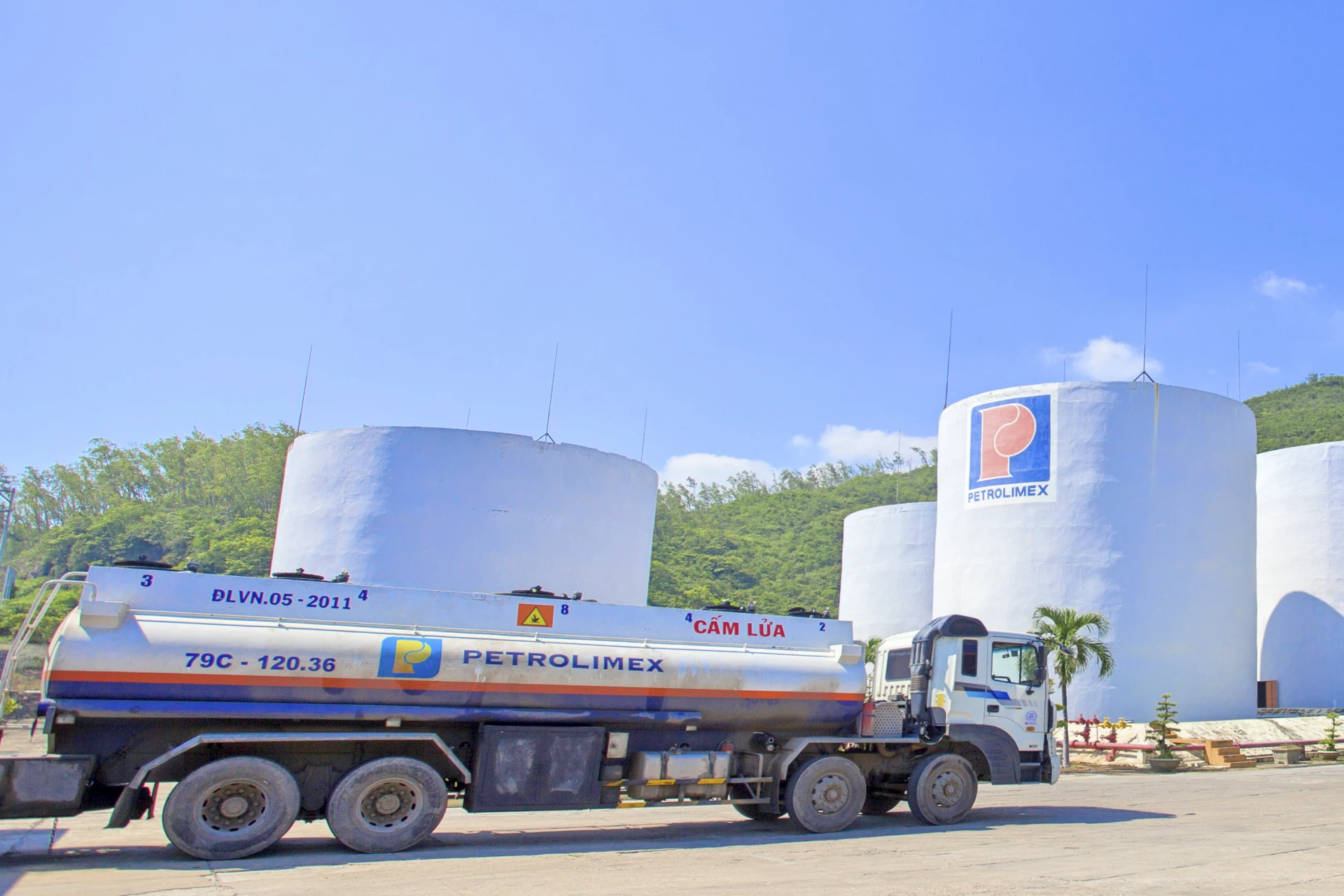Through 50 years of construction and development, Petrolimex Khanh Hoa has affirmed its role as a key pillar enterprise in the region.