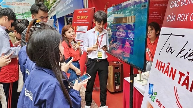 Mỗi năm Việt Nam có khoảng 140.000 việc làm liên quan tới năng lượng tái tạo - Ảnh 2.