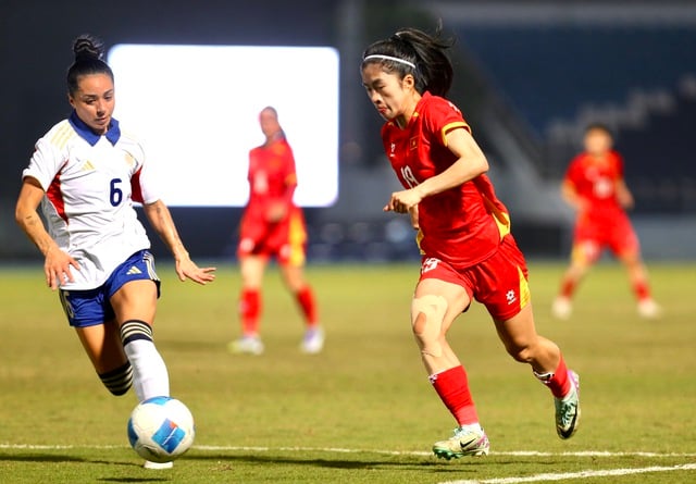 គ្រូបង្វឹក Mai Duc Chung បាននិយាយយ៉ាងក្រៀមក្រំថា៖ HLV Mai Đức Chung buồn bã: ‘Đội tuyển nữ Việt Nam thua Philippines phút cuối thật đáng tiếc, tôi nhận trách nhiệm