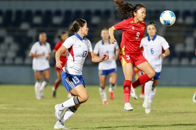 គ្រូបង្វឹក Mai Duc Chung បាននិយាយយ៉ាងក្រៀមក្រំថា៖ «វាគួរឲ្យអាណិតណាស់ដែលក្រុមនារីវៀតណាមចាញ់ហ្វីលីពីននៅនាទីចុងក្រោយ ខ្ញុំទទួលខុសត្រូវ» - រូបថត ៧. HLV Mai Đức Chung buồn bã: ‘Đội tuyển nữ Việt Nam thua Philippines phút cuối thật đáng tiếc, tôi nhận trách nhiệm