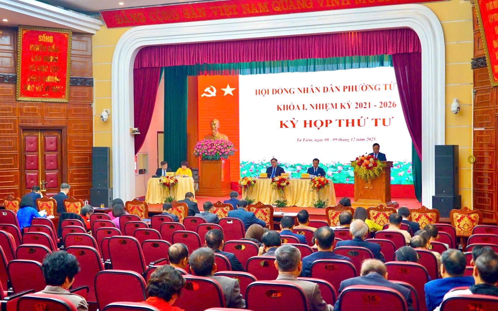 Quang cảnh kỳ họp