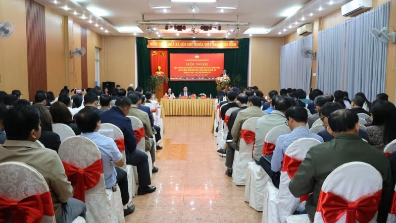 Konferansescene. Foto: Vietnams fedrelandsfront, Dak Lak-provinsen.