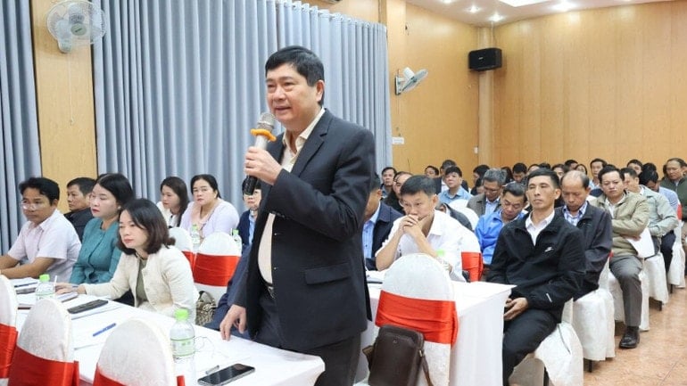 Delegáti diskutují na konferenci. Foto: Vietnamská fronta vlasti, provincie Dak Lak. img-008-5433.jpg