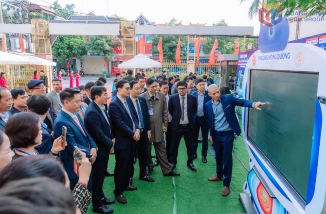 مونگ ڈونگ وارڈ پیپلز کمیٹی نے انتظام، آپریشن اور انتظامی طریقہ کار کے تصفیے کے لیے ایک AI ورچوئل اسسٹنٹ شروع کیا ہے۔ تصویر: Quang Ninh الیکٹرانک انفارمیشن پورٹل۔ UBND phường Mông Dương đã ra mắt trợ lý ảo AI phục vụ công tác quản lý, điều hành và giải quyết thủ tục hành chính. Ảnh: Cổng thông tin điện tử Quảng Ninh.