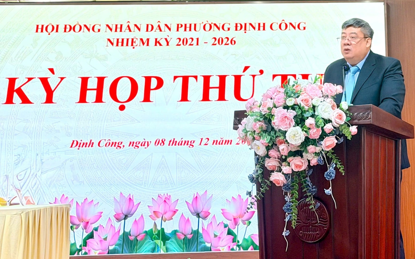 Bí thư Đảng ủy, Chủ tịch HĐND phường Định Công Nguyễn Quang Trung phát biểu tại kỳ họp