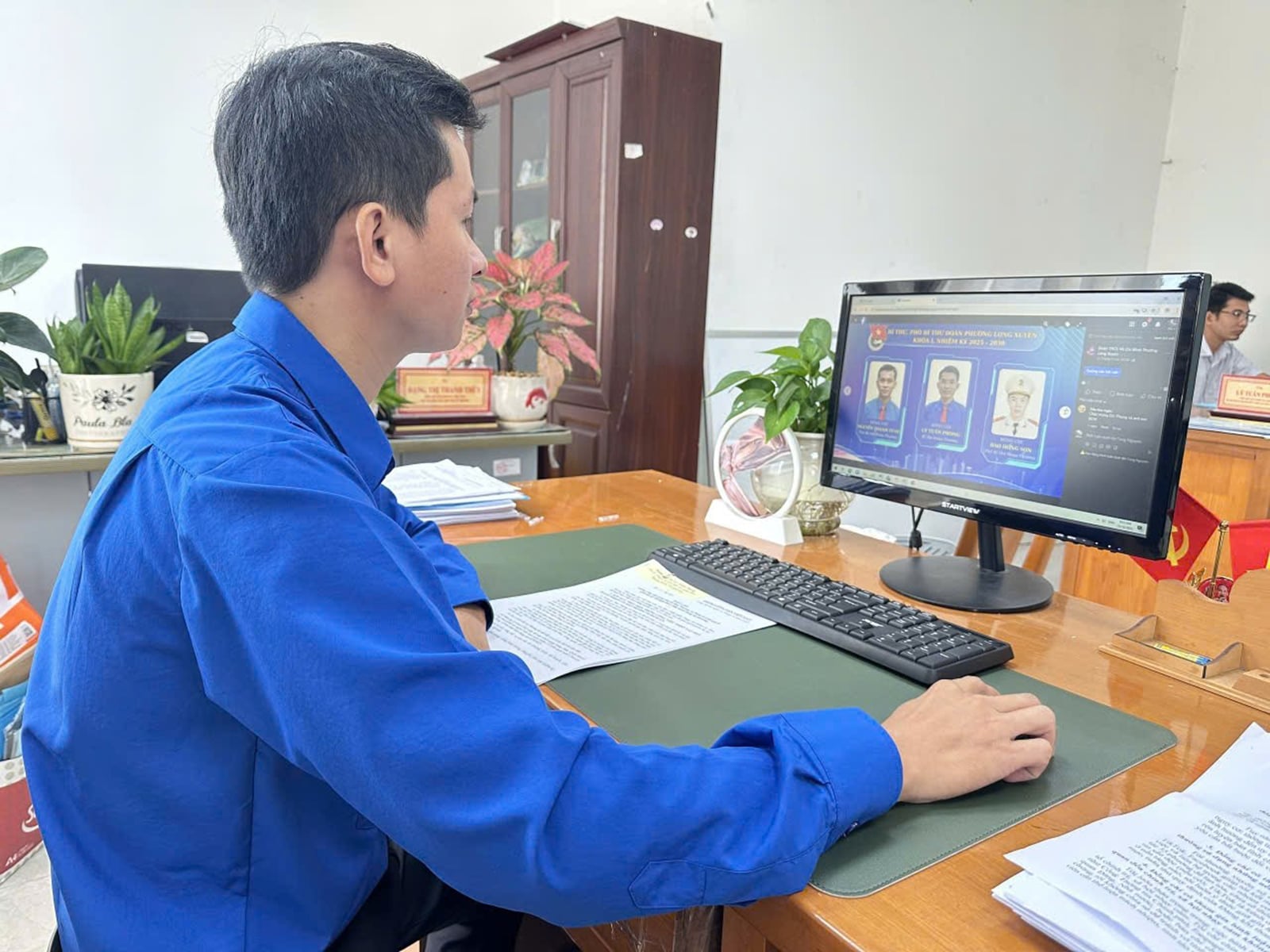 Cán bộ, đảng viên với mạng xã hội