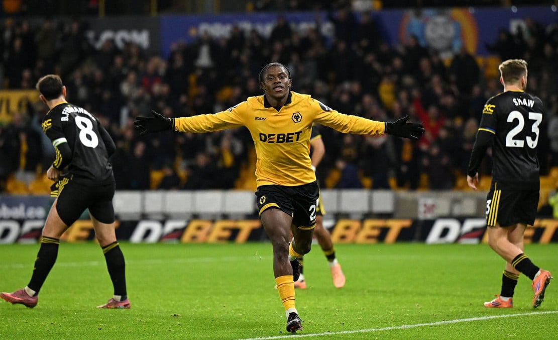 resources_premierleague_pulselive_com 2025 12 08T203934Z_193616798_UP1ELC81LDX3R_RTRMADP_3_SOCCER ENGLAND WOL MUN (1).jpg