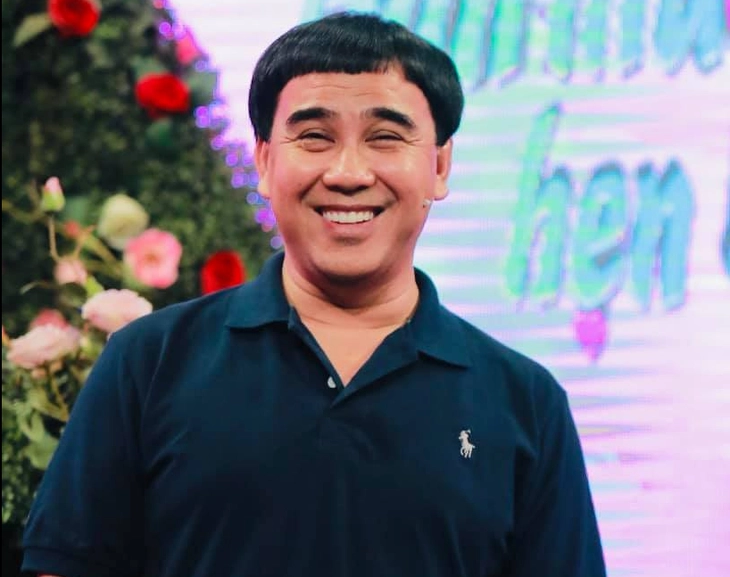 Η Quyen Linh μεταδίδει ζωντανά, απαντά στις φήμες ότι συλλήφθηκε - Φωτογραφία 1. Quyền Linh - Ảnh 1.