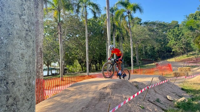 Thailand membina litar lumba luar jalan di zoo, penunggang basikal Vietnam berdepan kesukaran - Foto 1. Thái Lan làm đường đua địa hình trong sở thú, cua rơ Việt Nam gặp khó- Ảnh 1.
