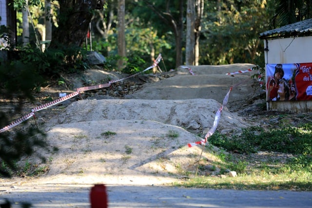 Thailand membina litar lumba luar jalan di zoo, penunggang basikal Vietnam berdepan kesukaran - Foto 4. Thái Lan làm đường đua địa hình trong sở thú, cua rơ Việt Nam gặp khó- Ảnh 4.