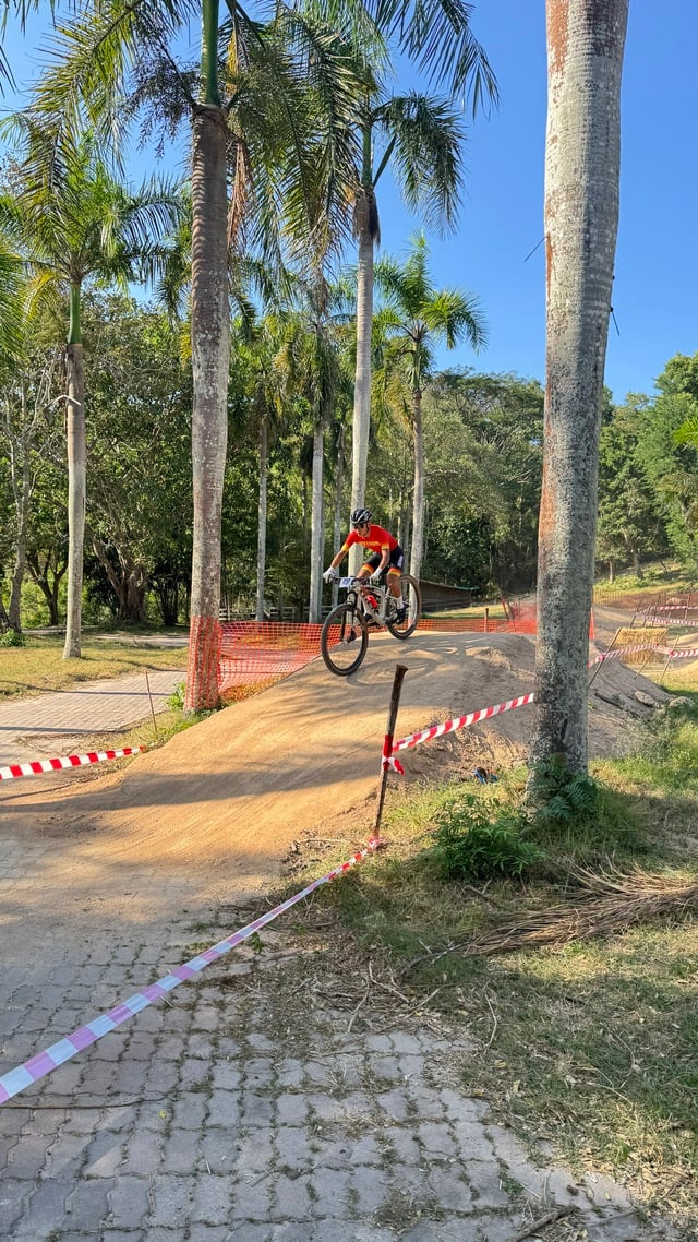 Thailand membina litar lumba luar jalan di zoo, penunggang basikal Vietnam berdepan kesukaran - Foto 5. Thái Lan làm đường đua địa hình trong sở thú, cua rơ Việt Nam gặp khó- Ảnh 5.