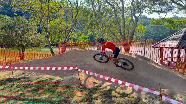 Thailand membina litar lumba luar jalan di zoo, penunggang basikal Vietnam berdepan kesukaran - Foto 6. Thái Lan làm đường đua địa hình trong sở thú, cua rơ Việt Nam gặp khó- Ảnh 6.