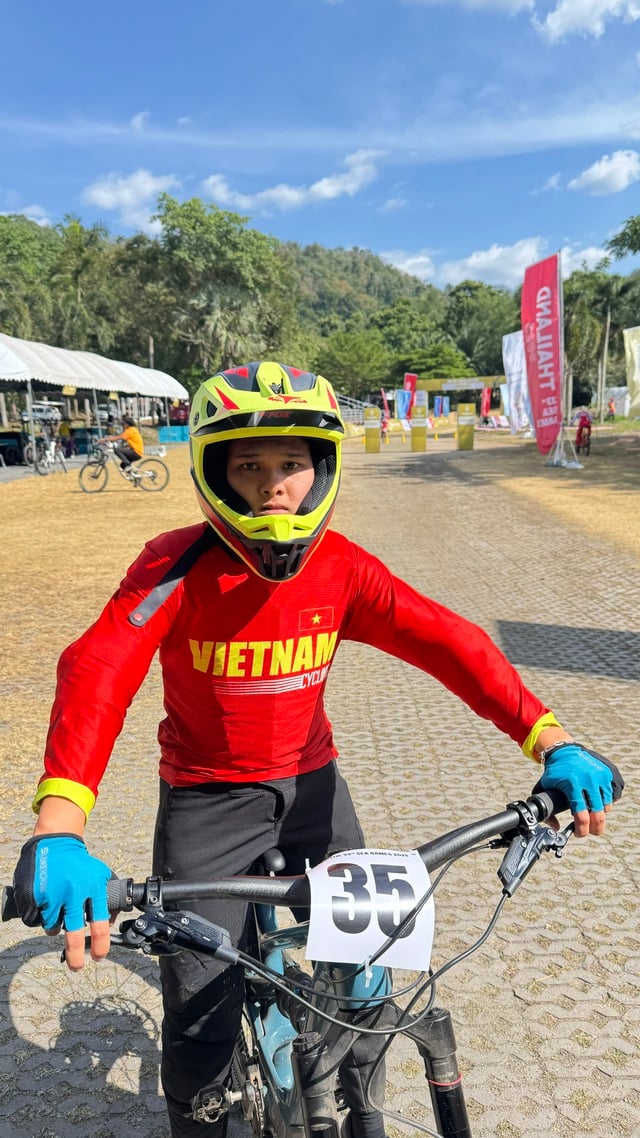 Thailand membina litar lumba luar jalan di zoo, penunggang basikal Vietnam berdepan kesukaran - Foto 7. Thái Lan làm đường đua địa hình trong sở thú, cua rơ Việt Nam gặp khó- Ảnh 7.