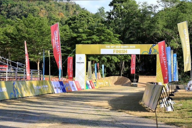 Thailand membina litar lumba luar jalan di zoo, penunggang basikal Vietnam berdepan kesukaran - Foto 9. Thái Lan làm đường đua địa hình trong sở thú, cua rơ Việt Nam gặp khó- Ảnh 9.