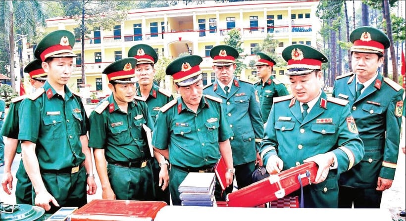 Ledarna för militärregion 7 inspekterade parti- och politiskt arbetsmaterial som förberedelse inför utbildningen 2025 vid militärskolan i militärregion 7.