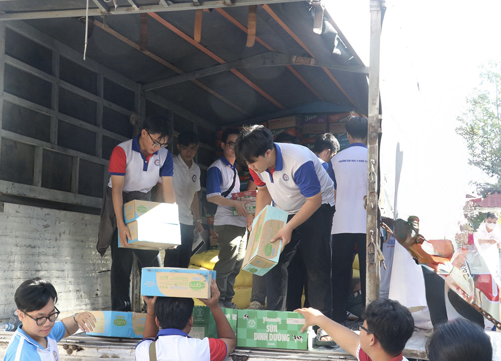 Mobilizando mais de 1 bilhão de VND para apoiar as vítimas das enchentes na província de Dak Lak.
