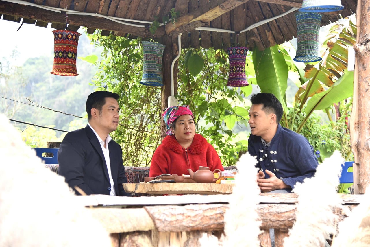 Através da vegetação exuberante de Ba Be, mergulhe na paz das montanhas e florestas.