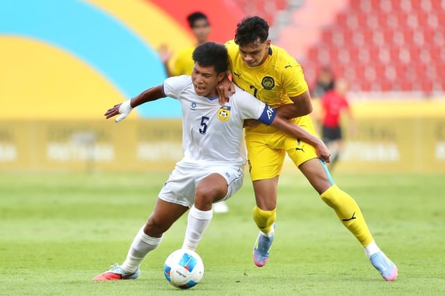 U.23マレーシアのスター選手は義父の脳卒中を心配していたが、ナフジ監督はU.23ベトナムについて驚くべきことを語った - 写真2。 Sao U.23 Malaysia bất an vì cha dượng đột quỵ, HLV Nafuzi nói điều bất ngờ về U.23 Việt Nam- Ảnh 2.