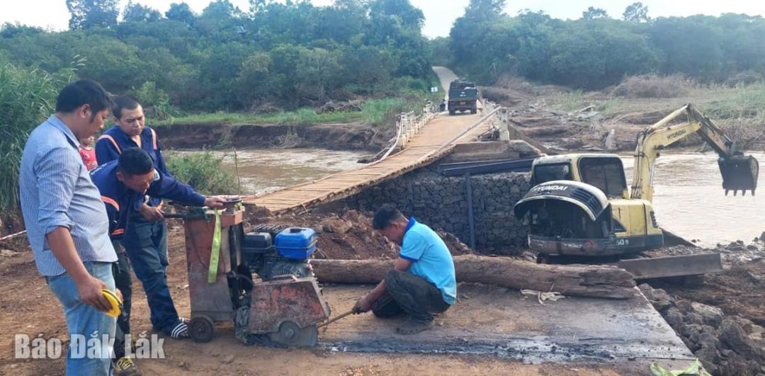 Ansatte i Road Management and Construction Joint Stock Company 26 har det travelt med å fullføre prosjektet, og sikrer ferdigstillelse i desember 2025.