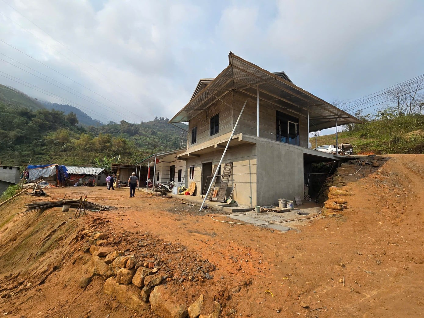 הבית החדש והמרווח של משפחתו של מר ואנג סאן גאיין בכפר נאם טרא, קומונה ג'יה פו, מחוז לאו קאי.